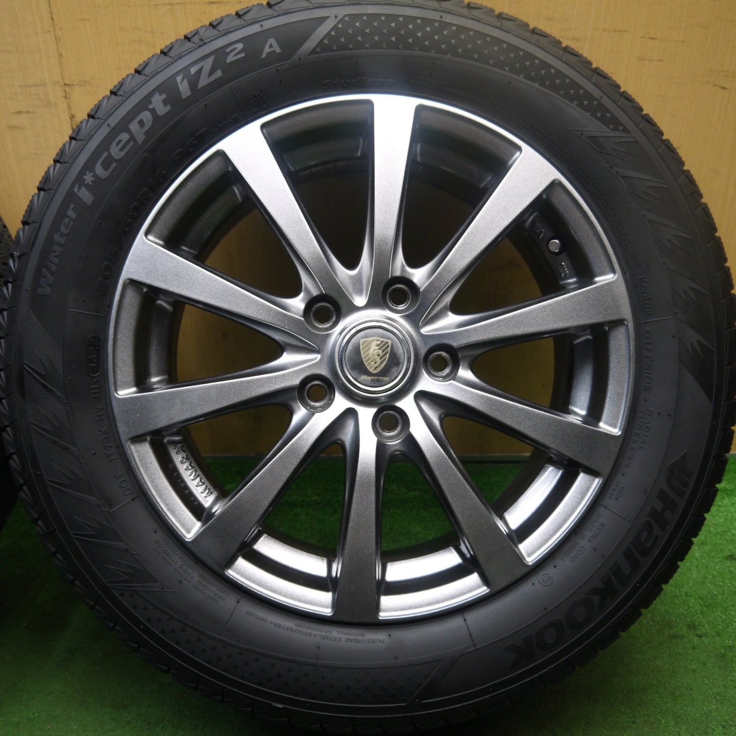 バリ溝！22年！キレイ！9.5分★スタッドレス 205/60R16 ハンコック ウインター アイセプト IZ2A MANARAY SPORT マナレイ スポーツ 16インチ PCD114.3/5H★5072204Hス