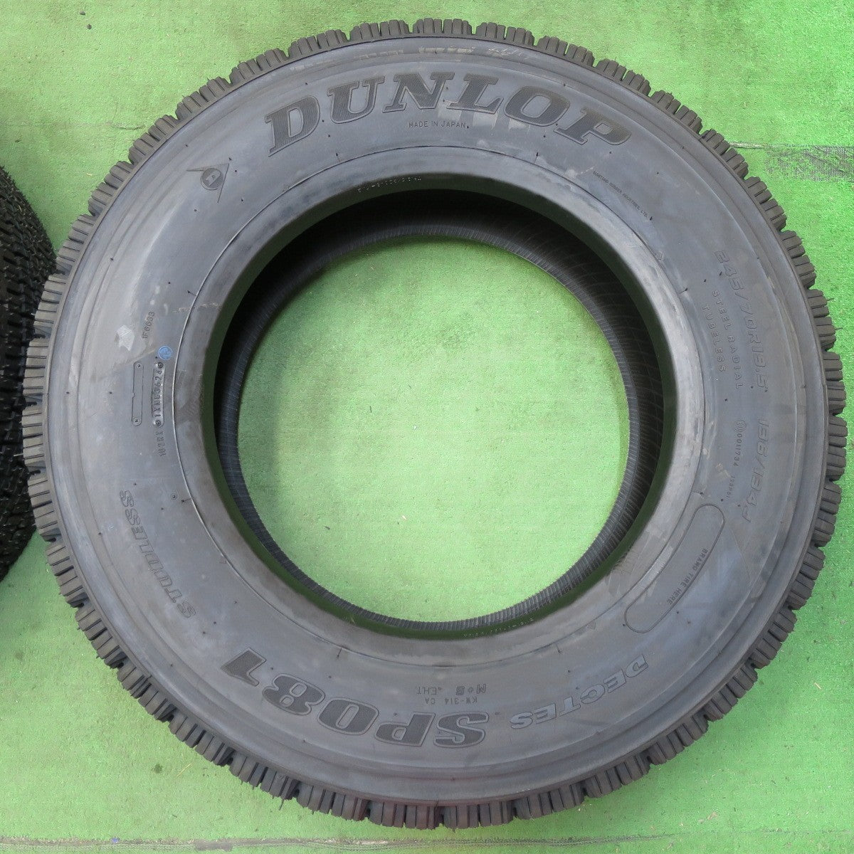 [送料無料] 未使用！24年★トラック タイヤ 245/70R19.5 136/134J スタッドレス ダンロップ デクテス SP081 DECTES 19.5インチ★5012701イスタ