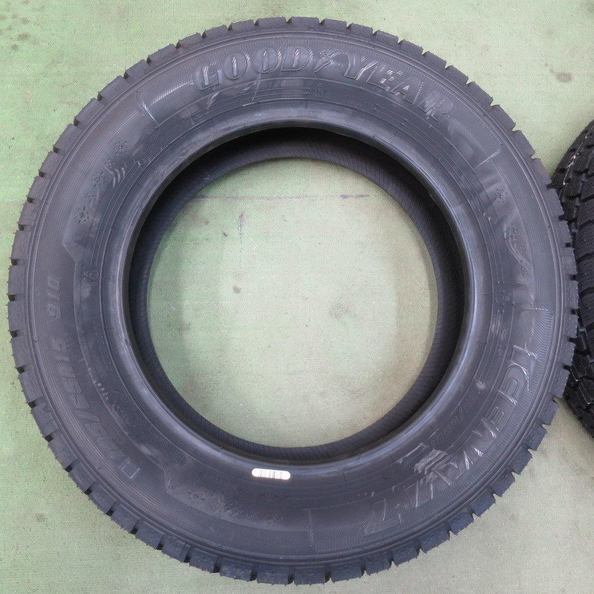 未使用！25年★スタッドレス 195/65R15 グッドイヤー アイスナビ7 タイヤ 15インチ ノア ヴォクシー ステップワゴン プリウス エスクァイア 等★6031908イスタ