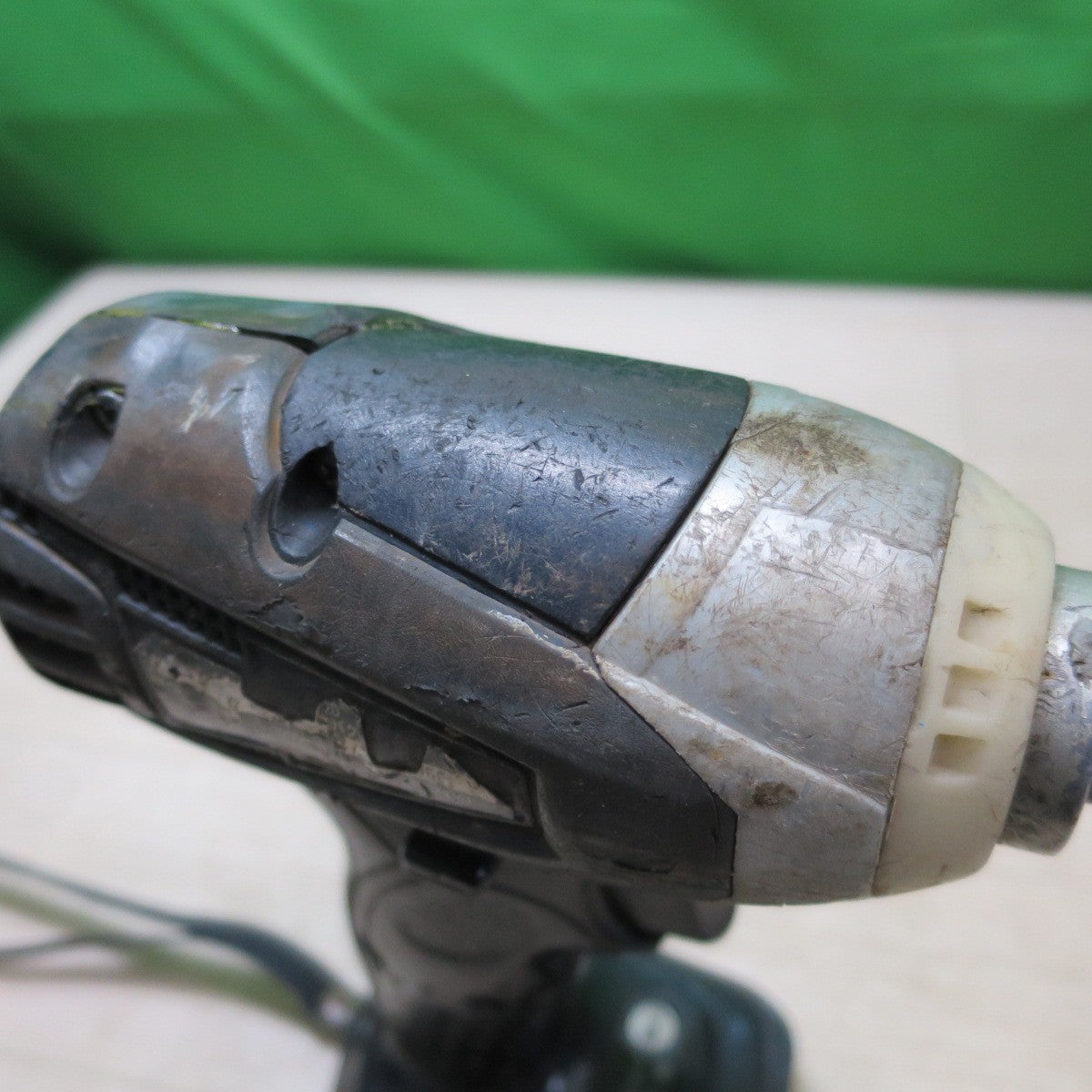 [送料無料] ☆マキタ 充電式インパクトドライバ TD132D 14.4V 急速充電器 DC18RA 電動 工具 コードレス makita☆