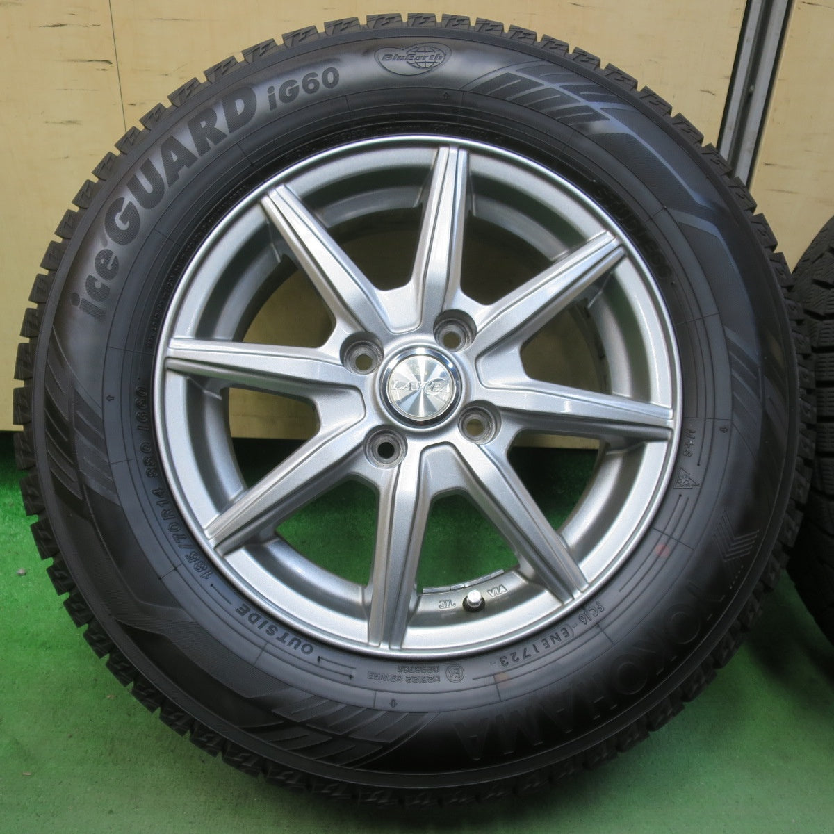 バリ溝！23年！キレイ！ほぼ10分★スタッドレス 185/70R14 ヨコハマ アイスガード iG60 LAYCEA レイシア 14インチ PCD100/4H★5103109イス