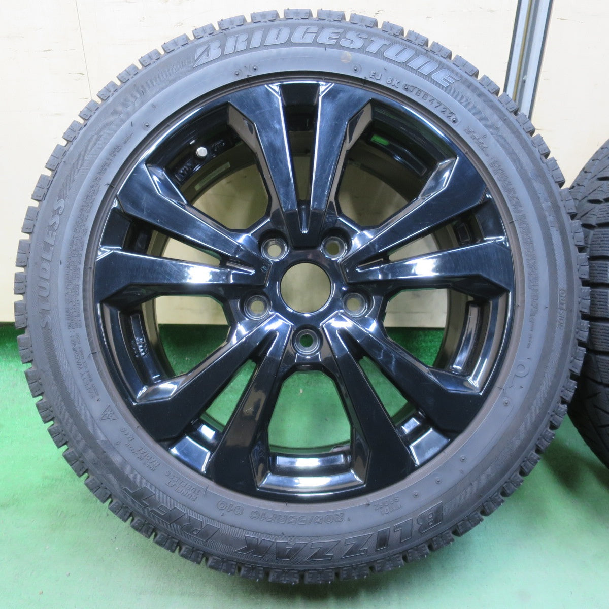 バリ溝！23年！9.5分以上★BMW MINI 等 TAS Advance Line SV-1 205/55R16 スタッドレス ブリヂストン ブリザック RFT アドバンス ライン 16インチ PCD112/5H★6032701イス