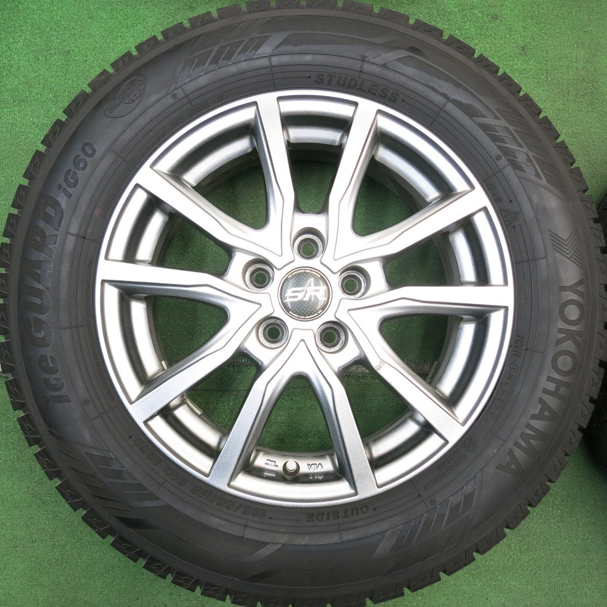 バリ溝！21年！キレイ！9.5分以上★プリウス 等 195/65R15 スタッドレス ヨコハマ アイスガード iG60 STRANGER ストレンジャー 15インチ PCD100/5H★5060712HAス