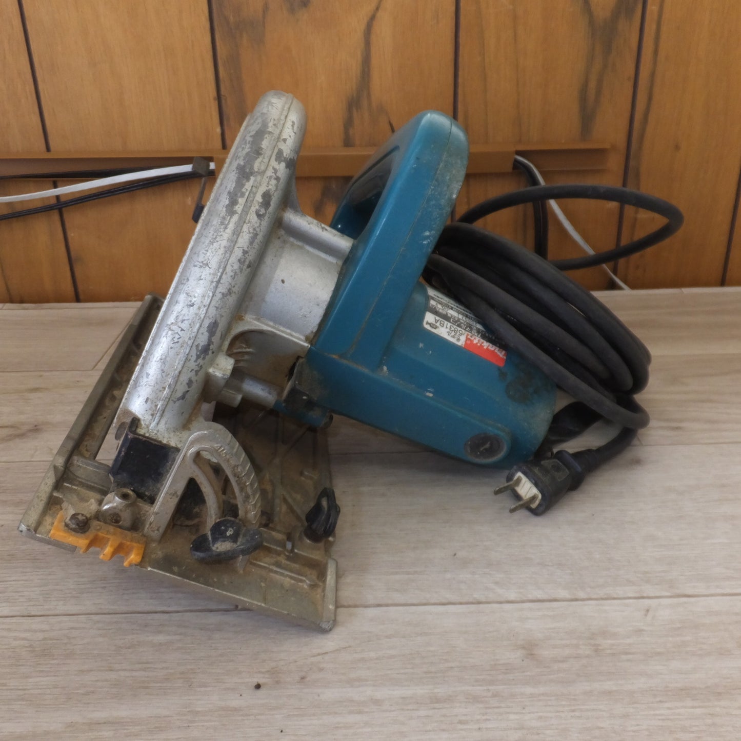 [送料無料] ★マキタ makita 7型マルノコ 5831BA　180～190mm　100V 11A 50-60Hz 1050W　木工用 超硬丸ノコ★