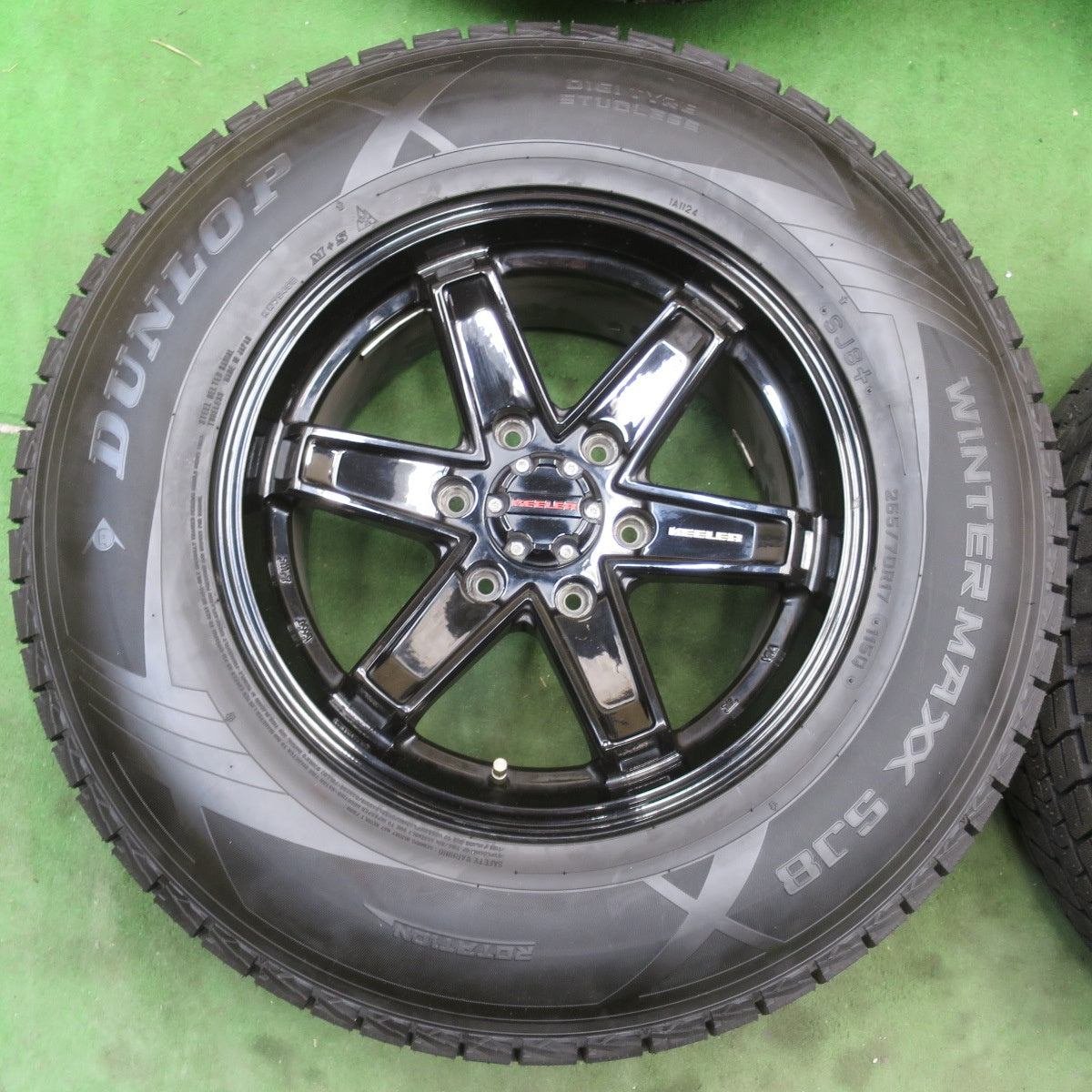 ほぼ未使用！24年！キレイ★KEELER TACTICS 265/70R17 スタッドレス ダンロップ ウインターマックス SJ8+ キーラー タクティクス 17インチ PCD139.7/6H★5111103イス