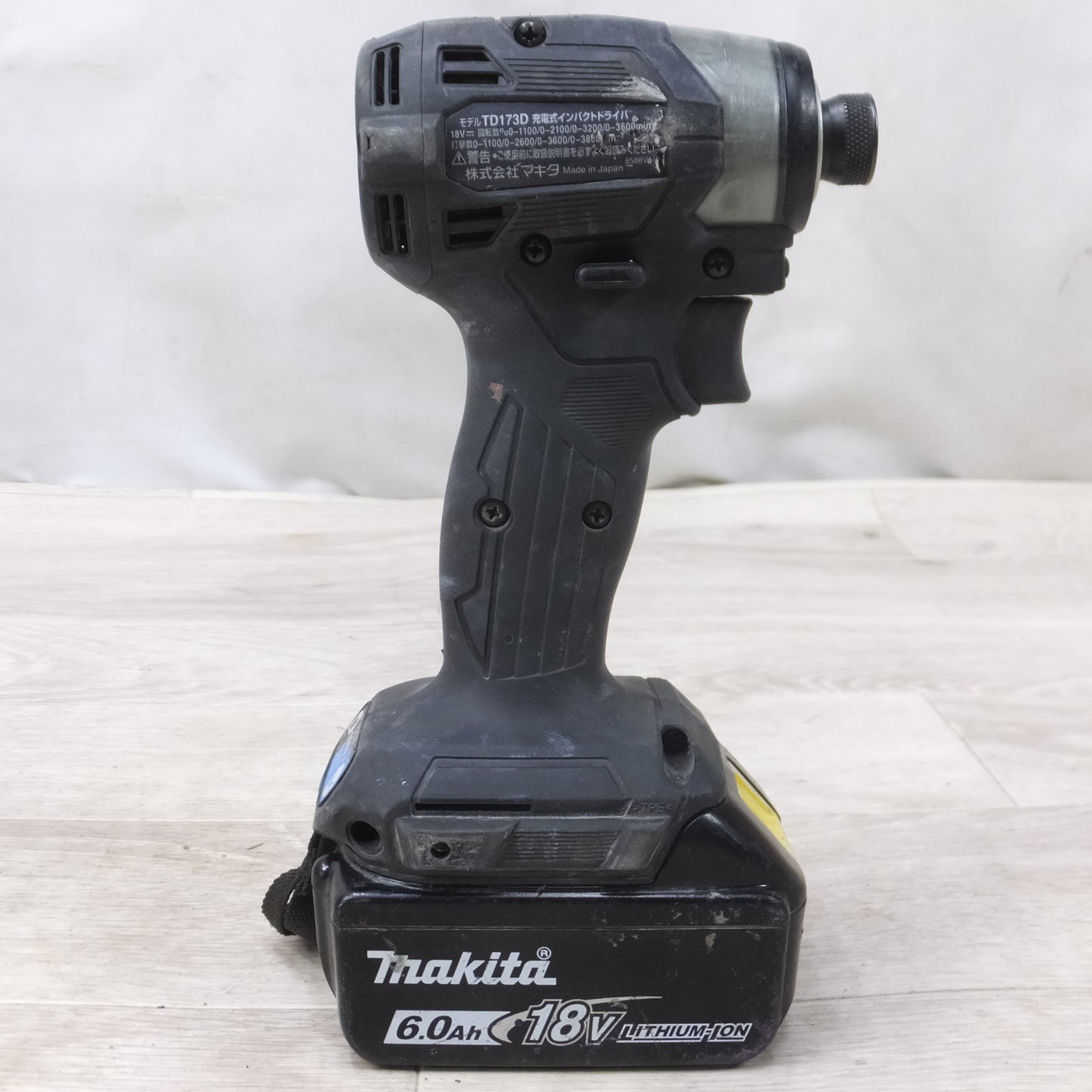 [送料無料] ◆マキタ 充電式 インパクト ドライバ 18V 6.0Ah TD173D 充電器 バッテリー ケース 付き 電動 工具◆