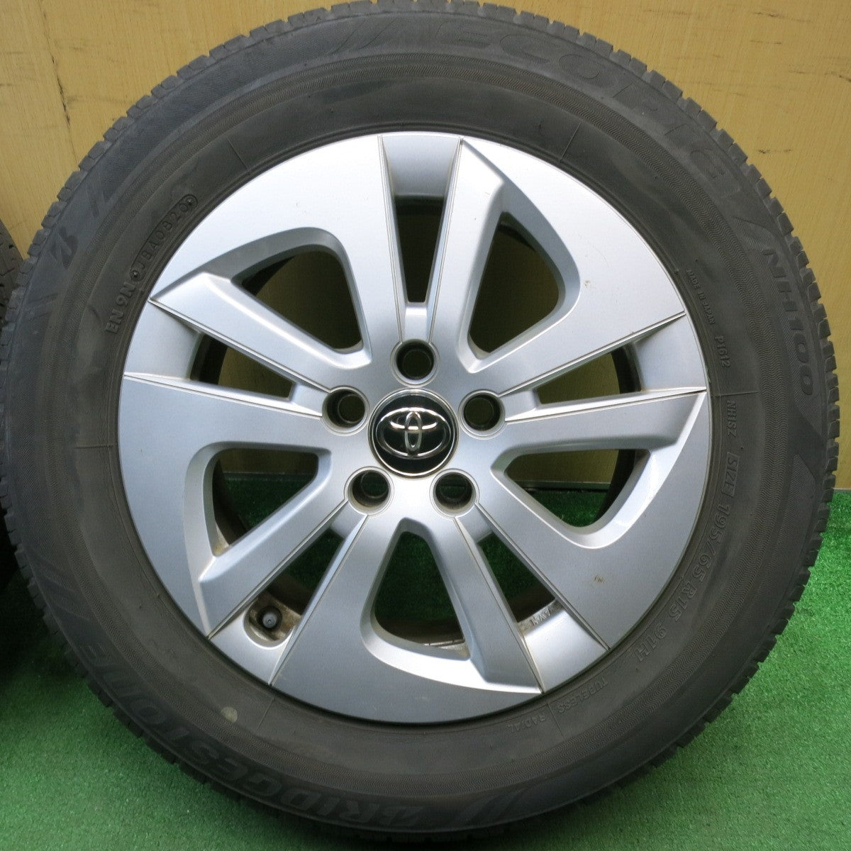 バリ溝！23年！8.5分★トヨタ 50系 プリウス 純正 195/65R15 ブリヂストン エコピア NH100 15インチ PCD100/5H★5051403TNノ