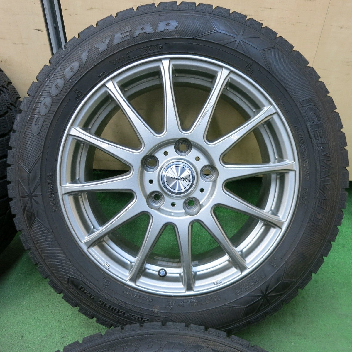 バリ溝！9分★スタッドレス 205/60R16 グッドイヤー アイスナビ6 ravrion LUMIERE 16インチ PCD114.3/5H★5010810SYス