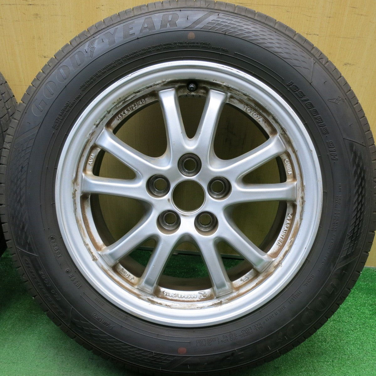 バリ溝！24年！9.5分以上★トヨタ 50系 プリウス 純正 195/65R15 グッドイヤー EfficientGrip ECO EG02 15インチ PCD100/5H★5053005HAノ