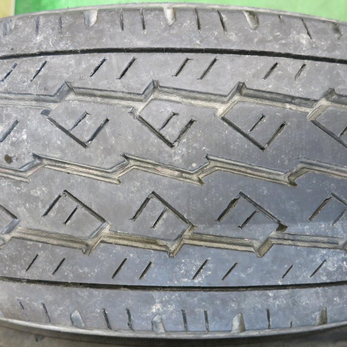 キレイ◎トヨタ 200系 ハイエース 純正 OP 195/80R15 107/105L ブリヂストン V600 15インチ PCD139.7/6H◎6092411HAノ