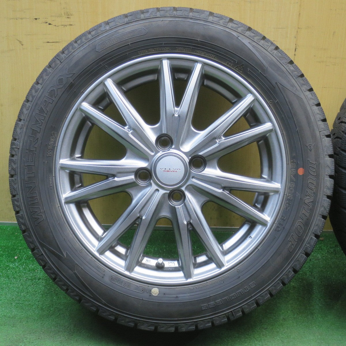 バリ溝！22年！キレイ！9.5分★スタッドレス 185/60R15 ダンロップ ウインターマックス WM02 VELVA KEVIN ヴェルヴァ ケヴィン 15インチ PCD100/4H★6052905NJス