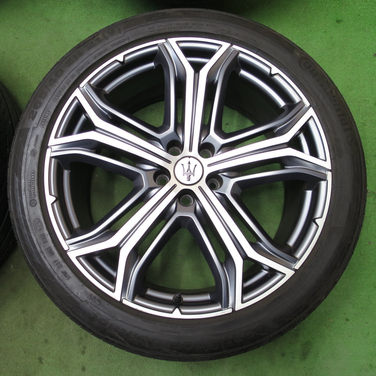 キレイ！24年★マセラティ レヴァンテ 純正 265/40R21 コンチネンタル コンチスポーツ コンタクト5 21インチ PCD114.3/5H★6021804ナノ