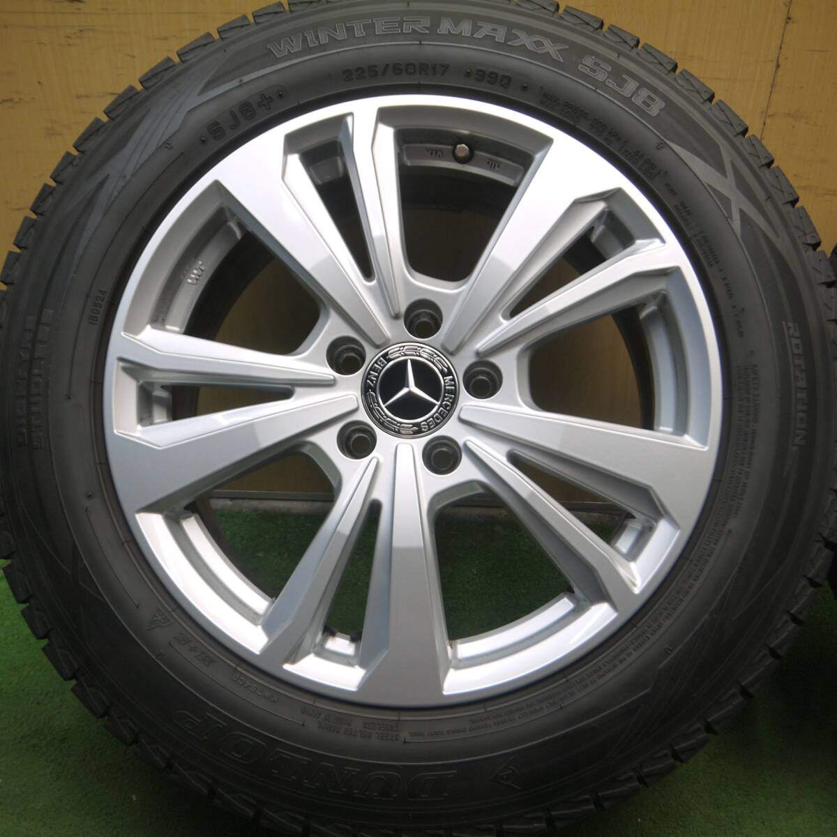 バリ溝！21年！綺麗！9.5分以上★ベンツ等 smartline 365 225/60R17 スタッドレス ダンロップ SJ8 PCD112/5H★4071903Hス