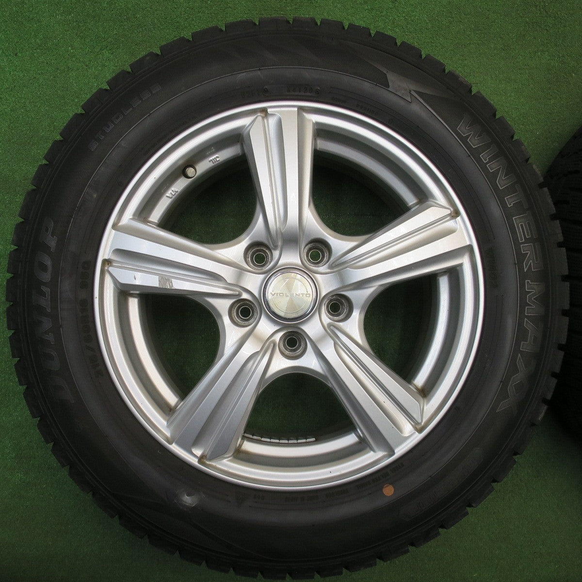 バリ溝！9.5分★スタッドレス 215/60R16 ダンロップ ウインターマックス WM02 VIOLENTO ヴィオレント 16インチ PCD114.3/5H★6021003NJス