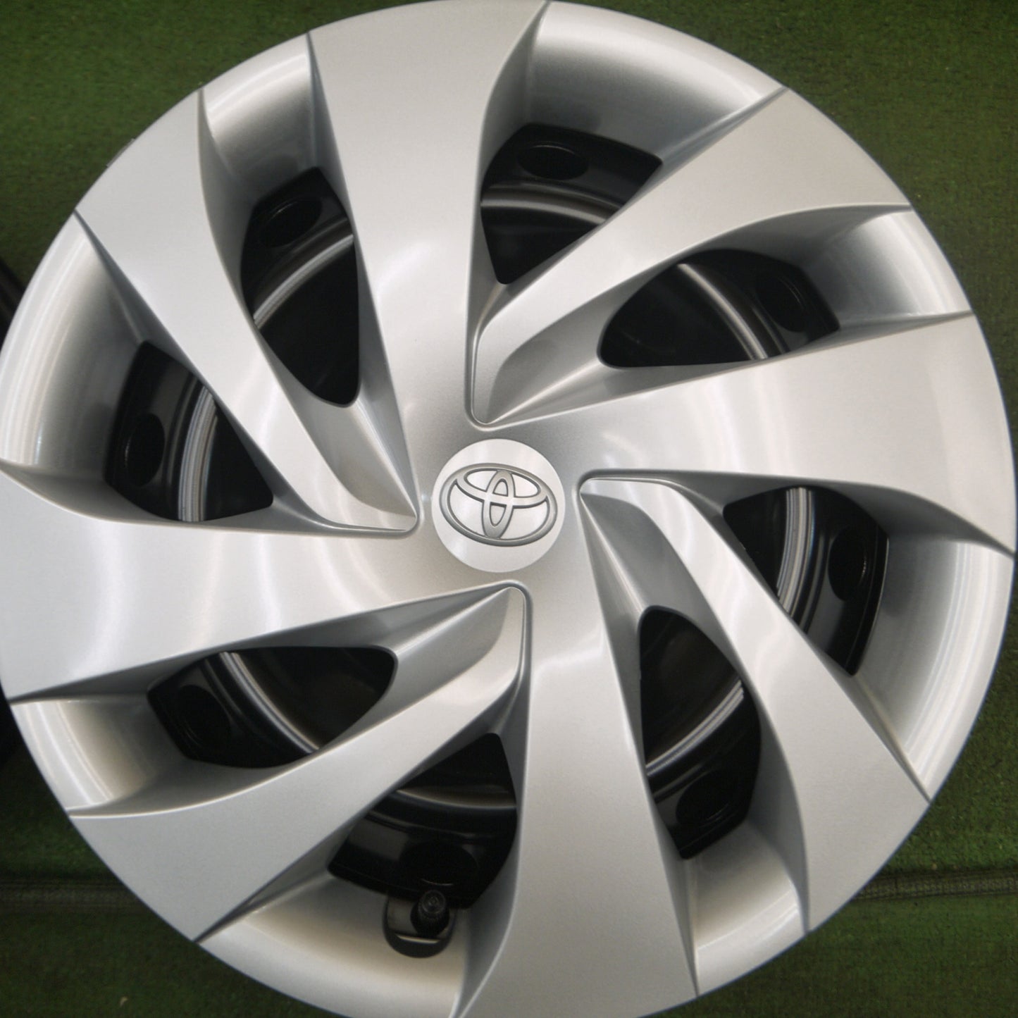 *送料無料* 新車外し★トヨタ ヤリス 純正 スチール ホイール 14インチ キャップ カバー 14×5.5J PCD100/4H★4041002Hホ