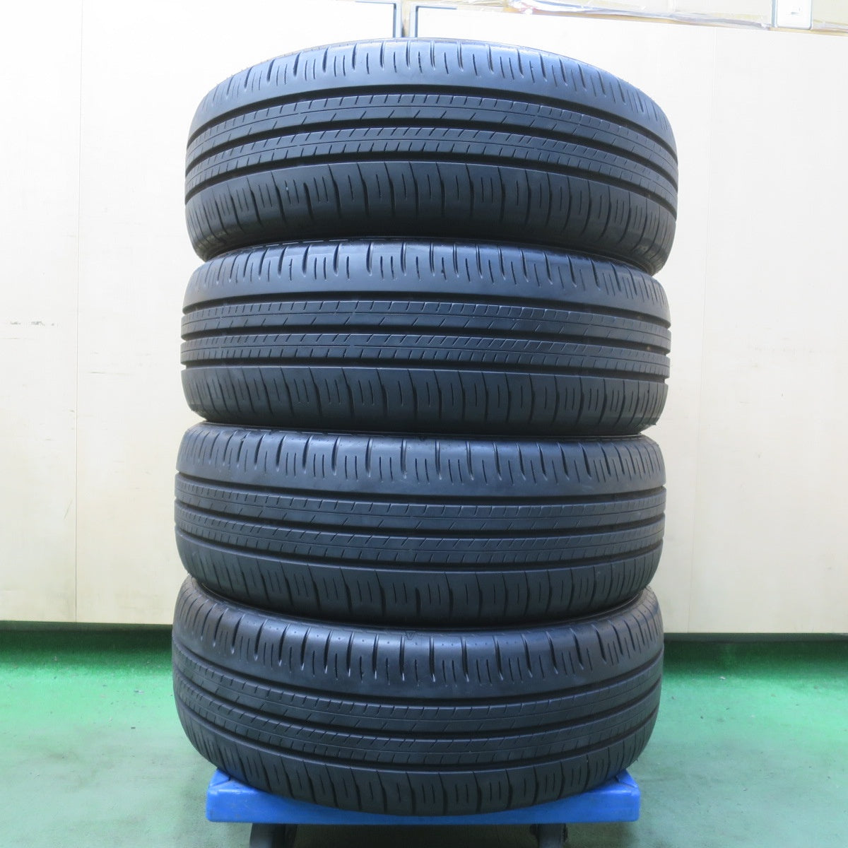 バリ溝！25年！9.5分◎205/60R16 ダンロップ エナセーブ EC300+ タイヤ 16インチ ノア ヴォクシー ステップワゴン 等◎6092903イノタ