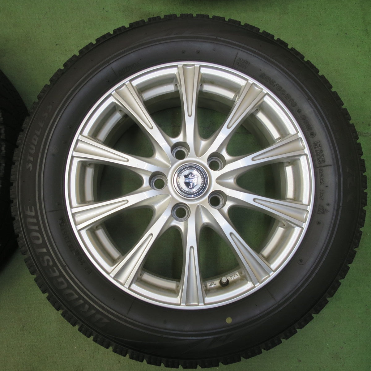 4本価格◎スタッドレス 205/60R16 ブリヂストン ブリザック VRX JOKER ジョーカー 16インチ PCD114.3/5H◎6070905イス