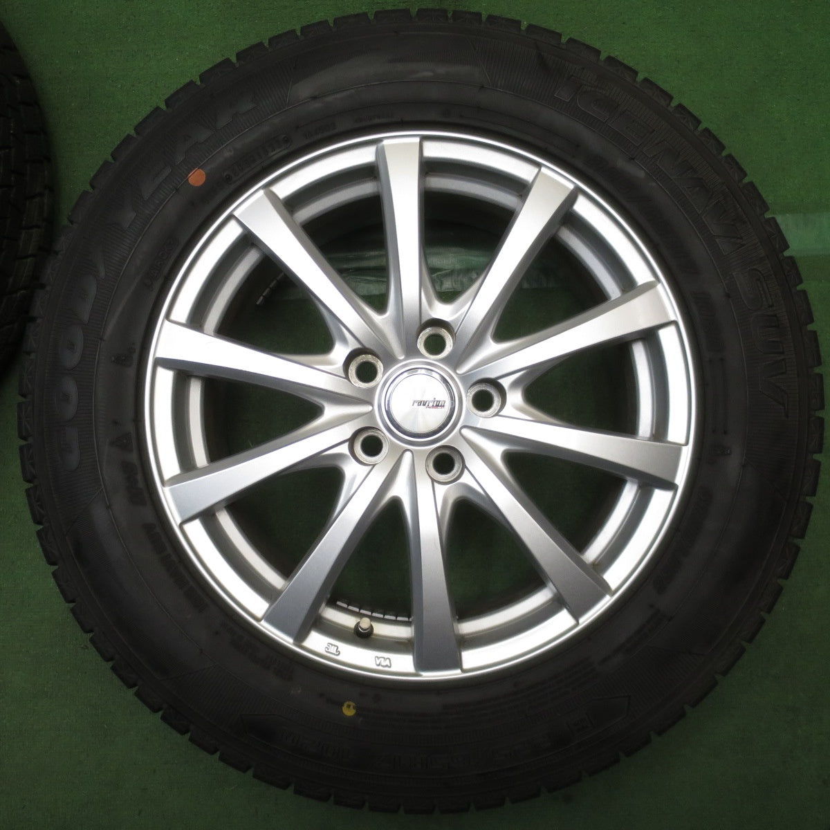 バリ溝！22年！キレイ！9.5分以上◎スタッドレス 225/65R17 グッドイヤー アイスナビ SUV ravrion RS01 ラブリオン 17インチ PCD114.3/5H◎6092906NJス