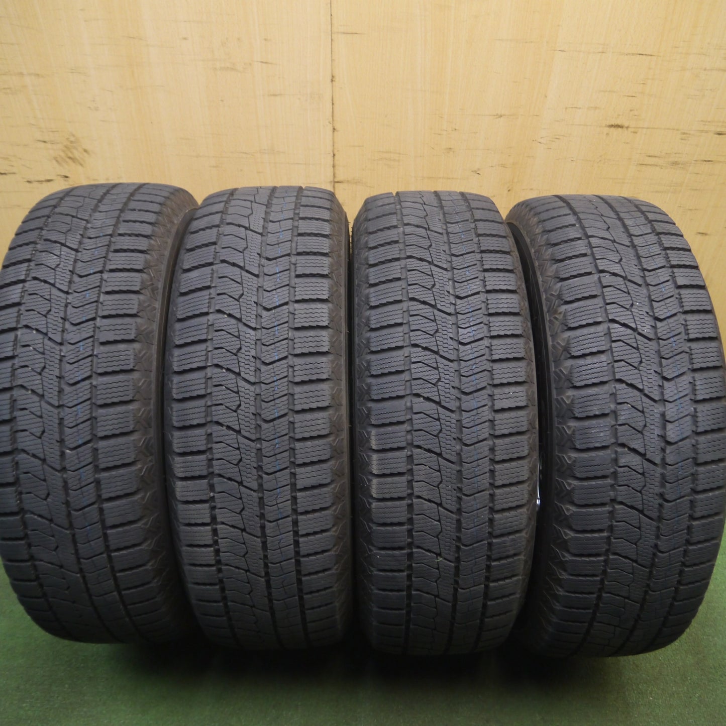 *送料無料* バリ溝！22年！キレイ！9.5分以上★★ワーゲン T-CROSS 等 BORBET 205/65R15 スタッドレス トーヨー オブザーブ GIZ2 ボルベット 15インチ PCD100/5H★4031902Hス