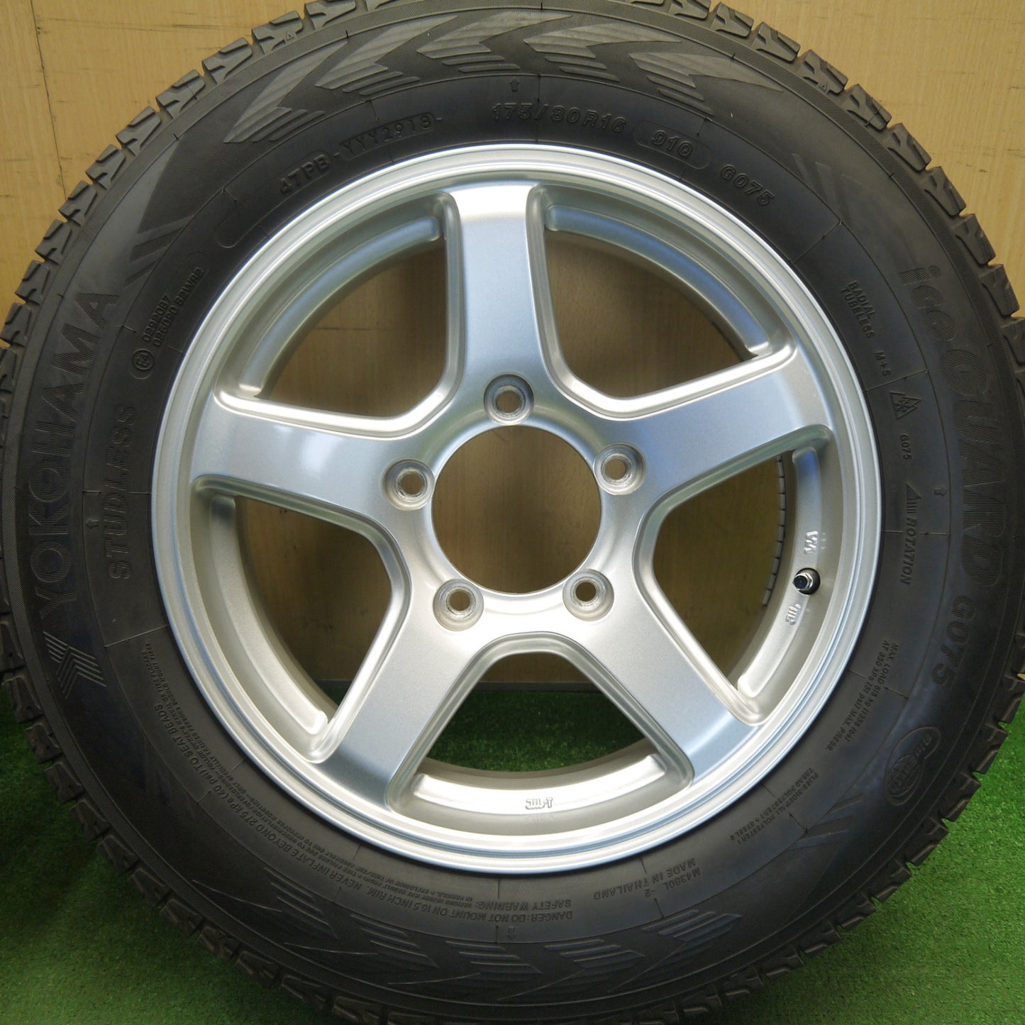 バリ溝！キレイ！9分★ジムニー 175/80R16 スタッドレス ヨコハマ アイスガード G075 社外 アルミ 16インチ PCD139.7/5H★6041503Hス