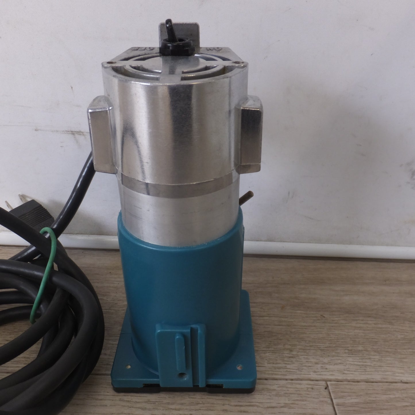 [送料無料] ★マキタ makita トリマ 3700　100V～ 380W 50-60Hz 4A 30000/min.★