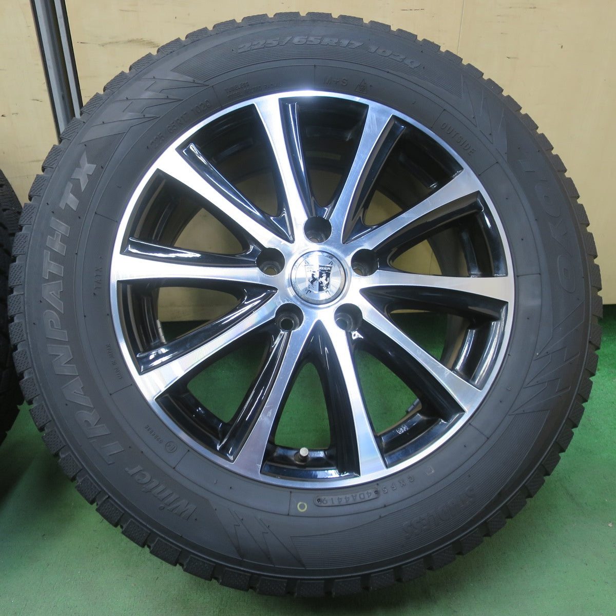 バリ溝！9.5分◎スタッドレス 225/65R17 トーヨー ウインター トランパス TX PRAUZER プラウザー 17インチ PCD114.3/5H◎6062609イス