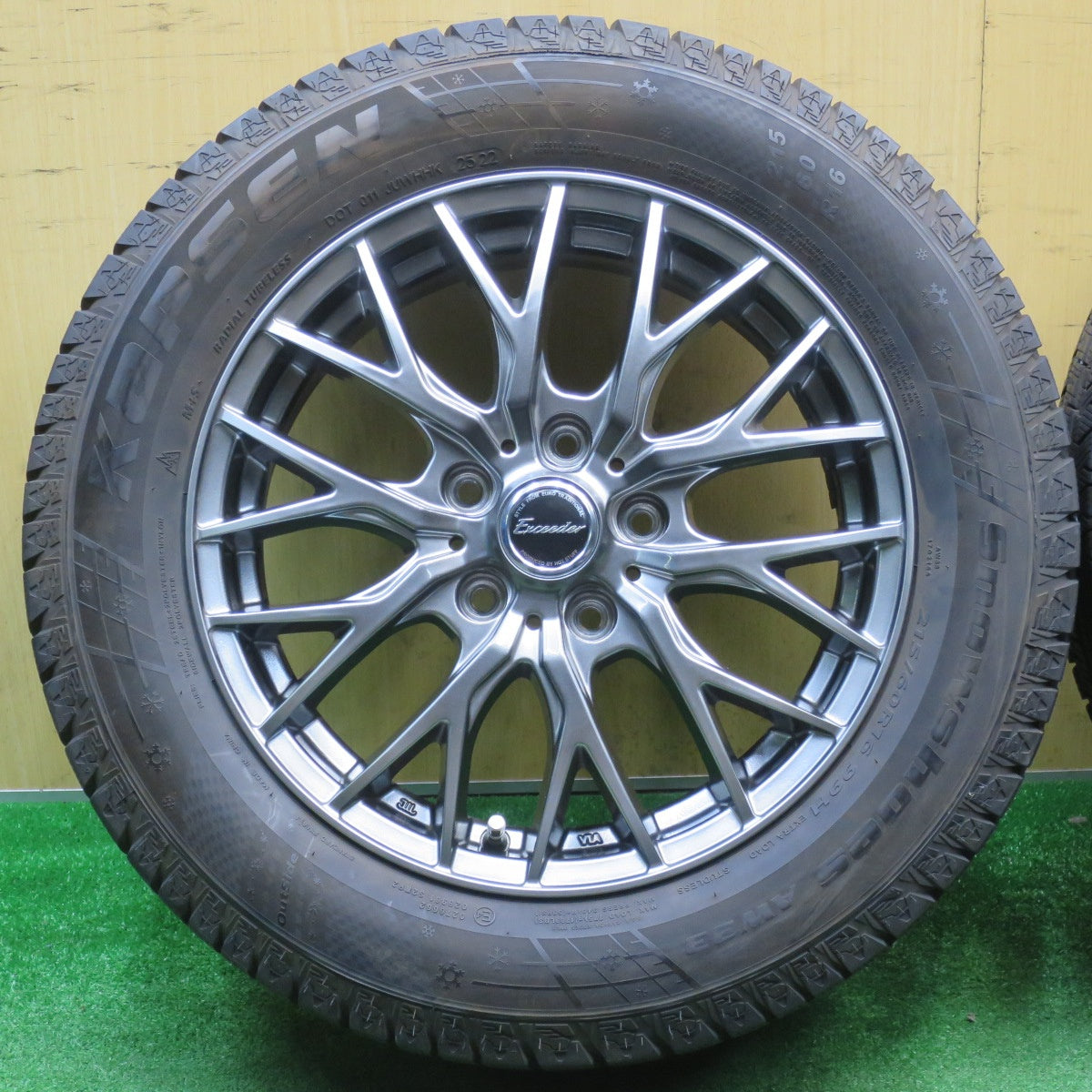 バリ溝！22年！キレイ！9.5分★スタッドレス 215/60R16 カプセン Snowshoes AW33 Exceeder エクシーダー 16インチ PCD114.3/5H★5121804NJス