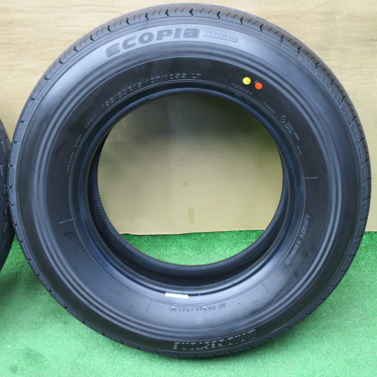 新車外し！25年★195/80R15 107/105S ブリヂストン エコピア RD613 タイヤ 15インチ ハイエース レジアスエース キャラバン 等★6030803NKノタ