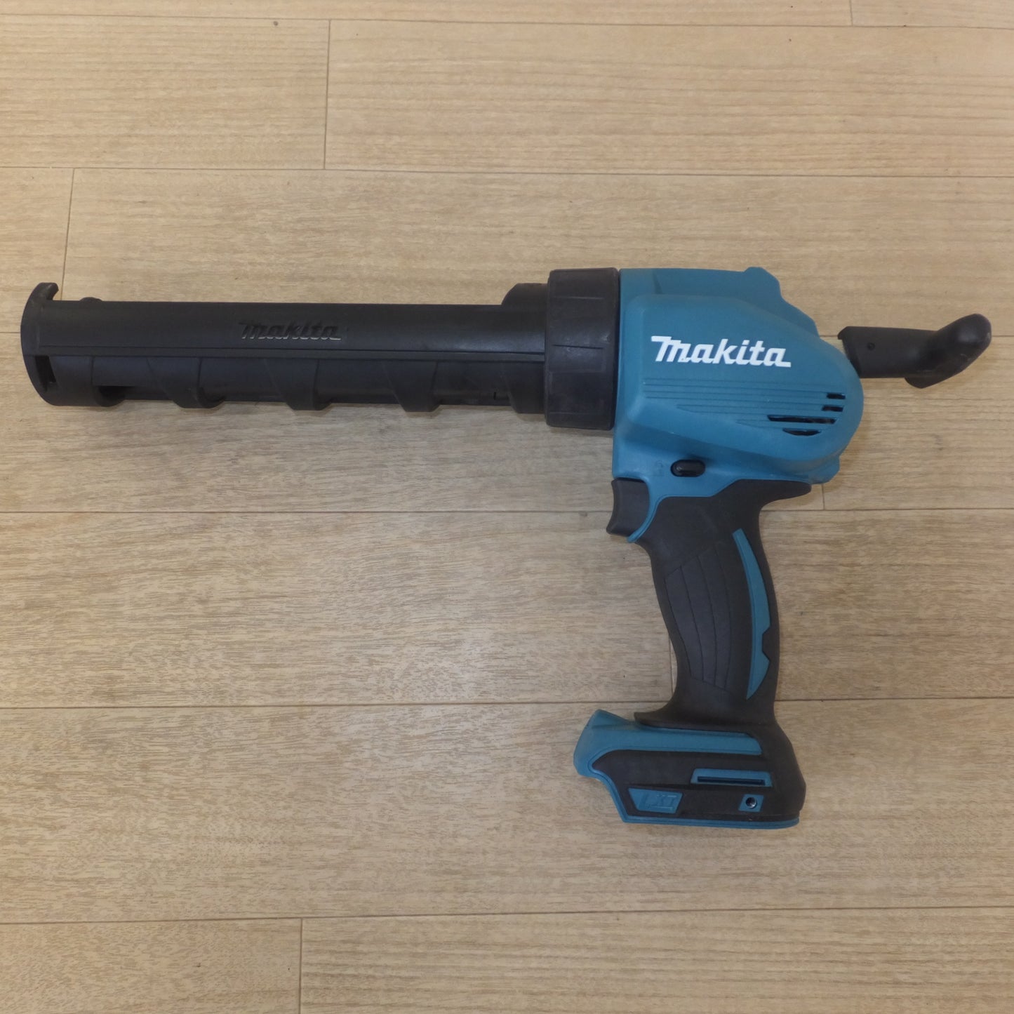 [送料無料] キレイ★マキタ makita 充電式コーキングガン CG180D 18V 本体のみ　セフティゴーグル 195246-2 付★