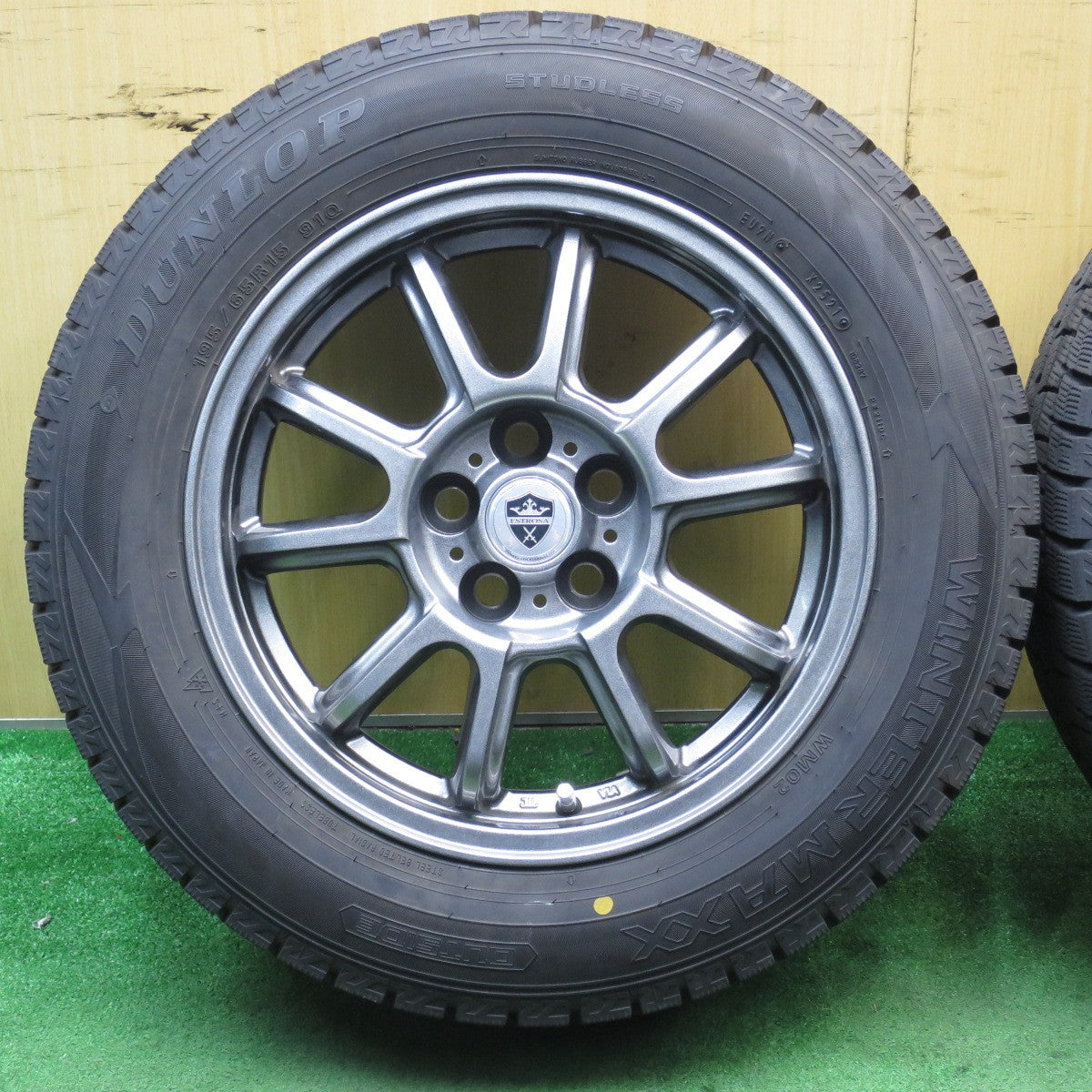 バリ溝！21年！キレイ！9.5分以上★プリウス 等 195/65R15 スタッドレス ダンロップ ウインターマックス WM02 ESTROSA エステローザ 15インチ PCD100/5H★5052504NJス