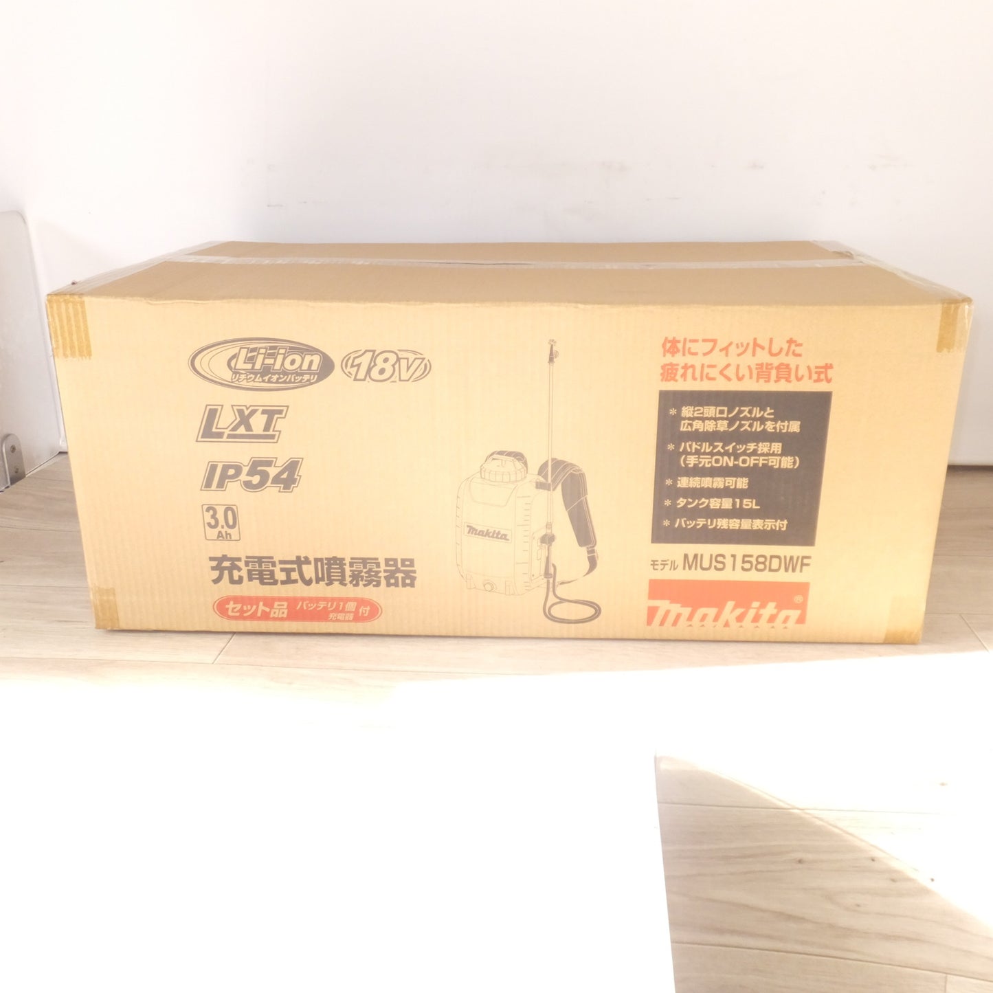 [送料無料] 未使用★マキタ makita 充電式噴霧器 MUS158DWF　タンク容量 15L　Li-ion 18V LXT IP54 3.0Ah　セット品 バッテリ1個 充電器 付★