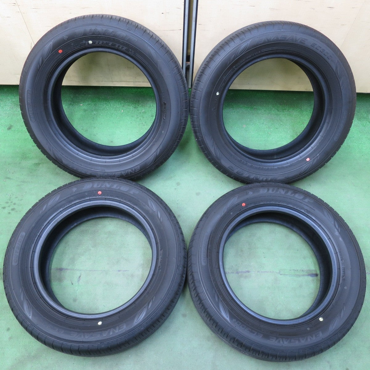 新車外し！25年★185/65R15 ダンロップ エナセーブ EC300+ タイヤ 15インチ アクア シエンタ フィット ノート マツダ2 等★6030408イノタ