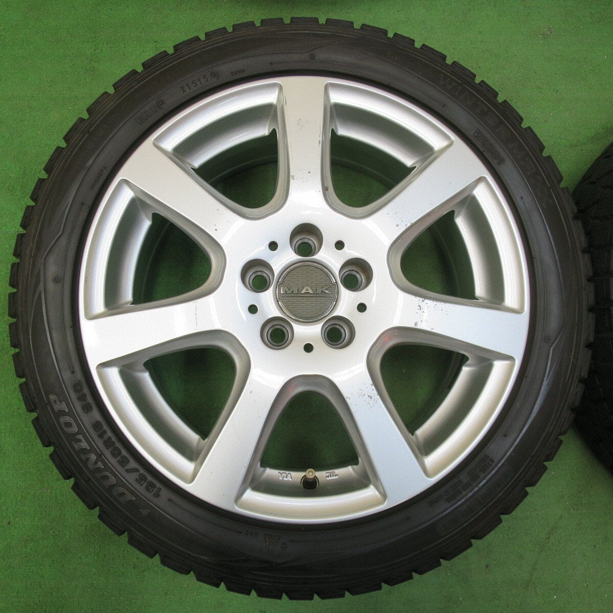 バリ溝！9.5分★ワーゲン 等 MAK DOLOMITI 195/50R16 スタッドレス ダンロップ ウインターマックス WM01 ドロミテ 16インチ PCD100/5H★5011302イス