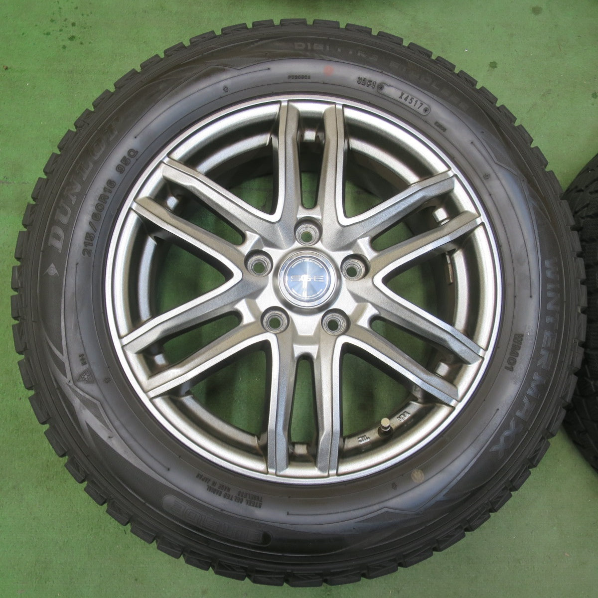 バリ溝！キレイ！9.5分★スタッドレス 215/60R16 ダンロップ ウインターマックス WM01 SG-E 社外 アルミ 16インチ PCD114.3/5H★6011005イス