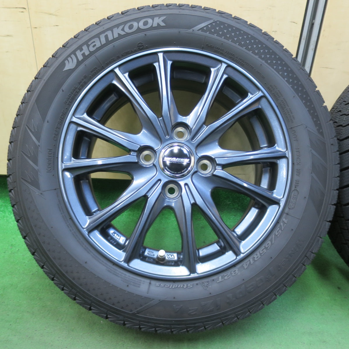 バリ溝！22年！キレイ！9.5分以上★スタッドレス 175/65R14 ハンコック ウインター アイセプト IZ2A WAREN W05 ヴァーレン 14インチ PCD100/4H★5101610イス