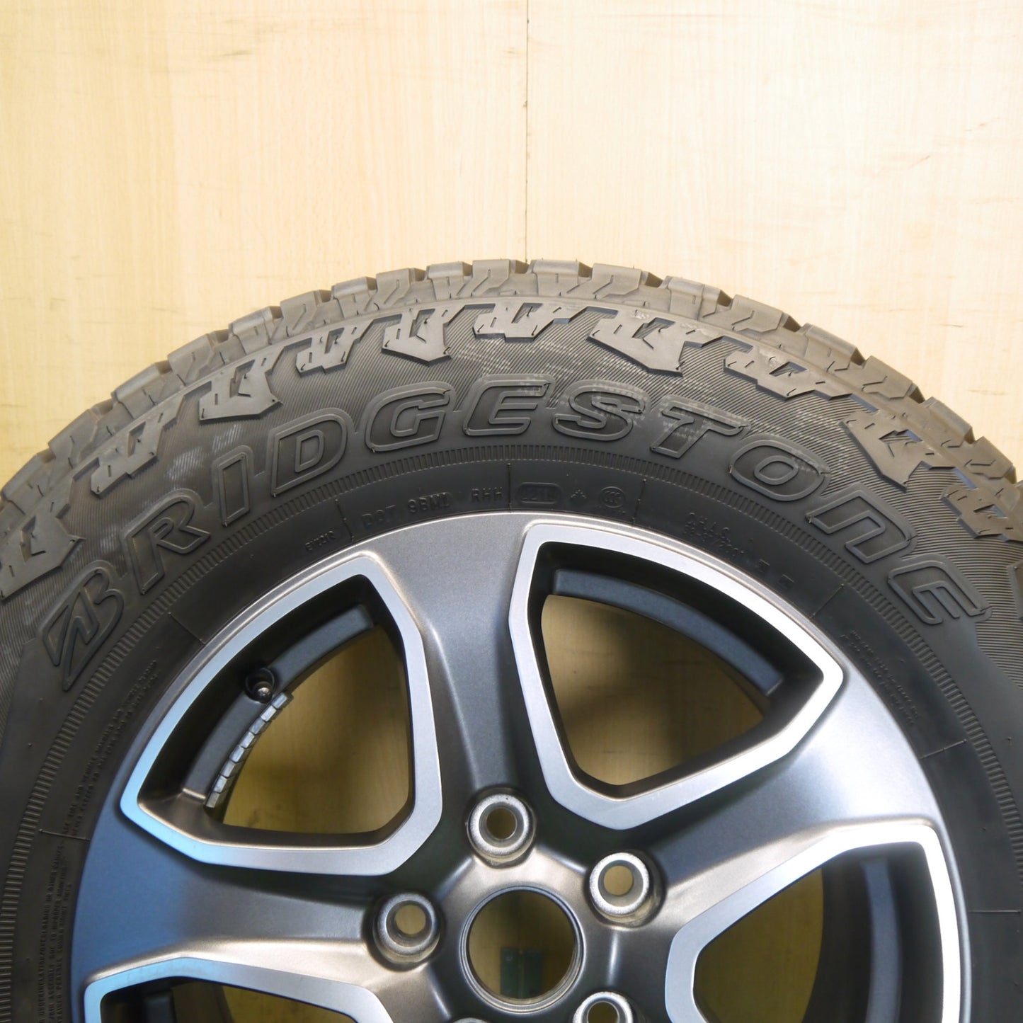 新車外し！1本◎JEEP ジープ JL ラングラー 純正 245/75R17 ブリヂストン デューラー A/T RH-S 17インチ PCD127/5H◎6072703Hノ