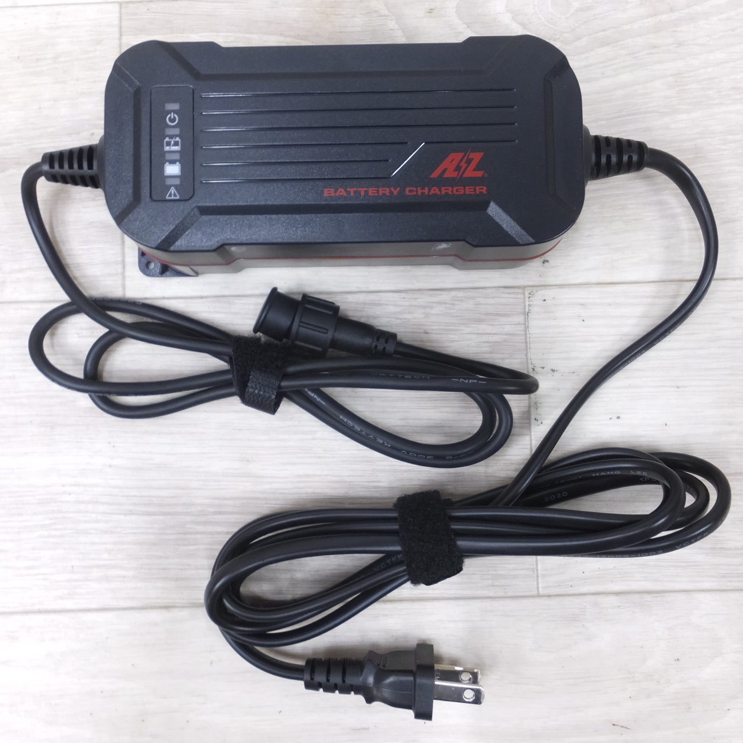 [送料無料] ◆AZ バッテリー チャージャー ACH-200 リチウム  鉛 バッテリー 充電器 12V 2～28Ah対応◆