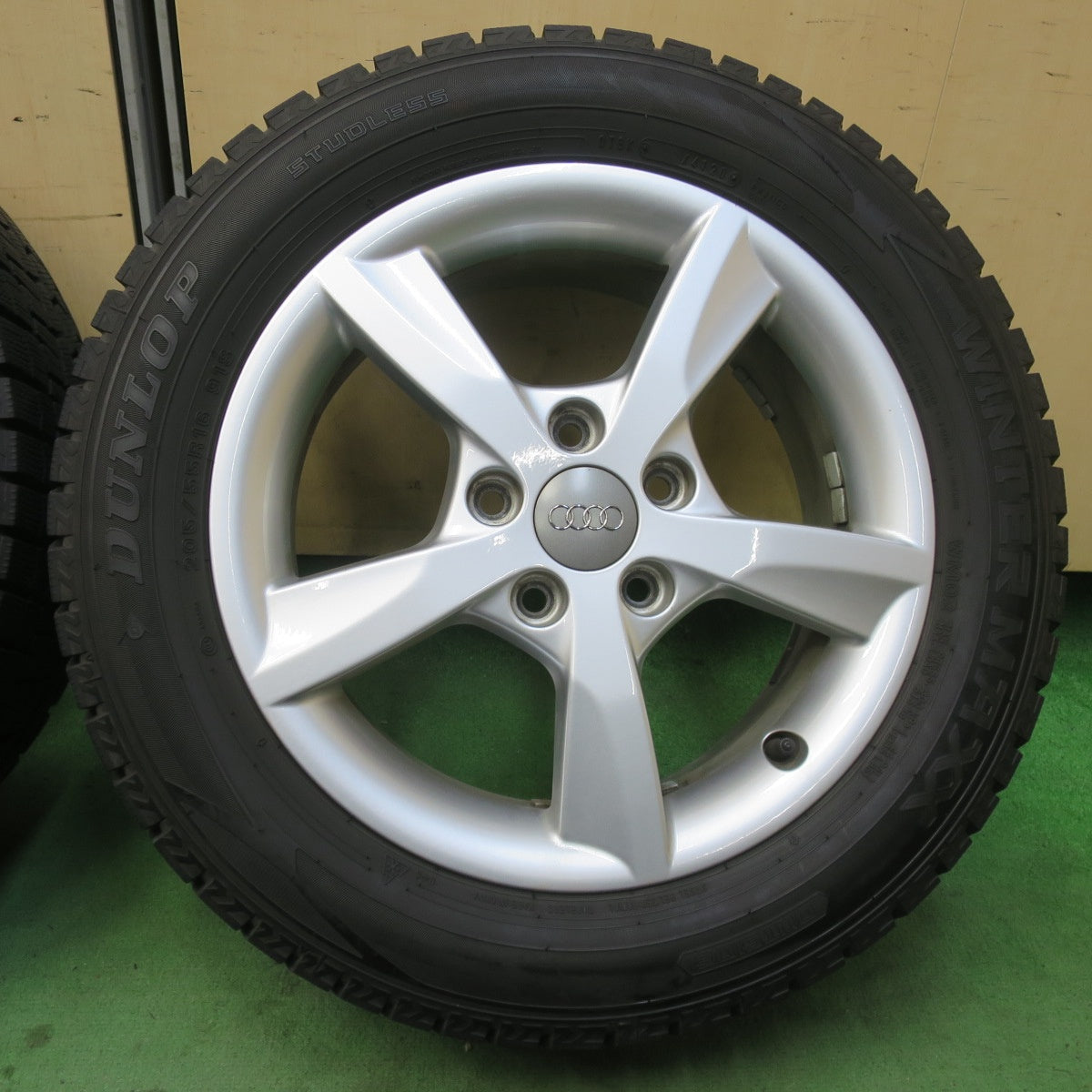 バリ溝！キレイ！9.5分★アウディ A3 8V 純正 205/55R16 スタッドレス ダンロップ ウインターマックス WM02 16インチ PCD112/5H★6020606イス