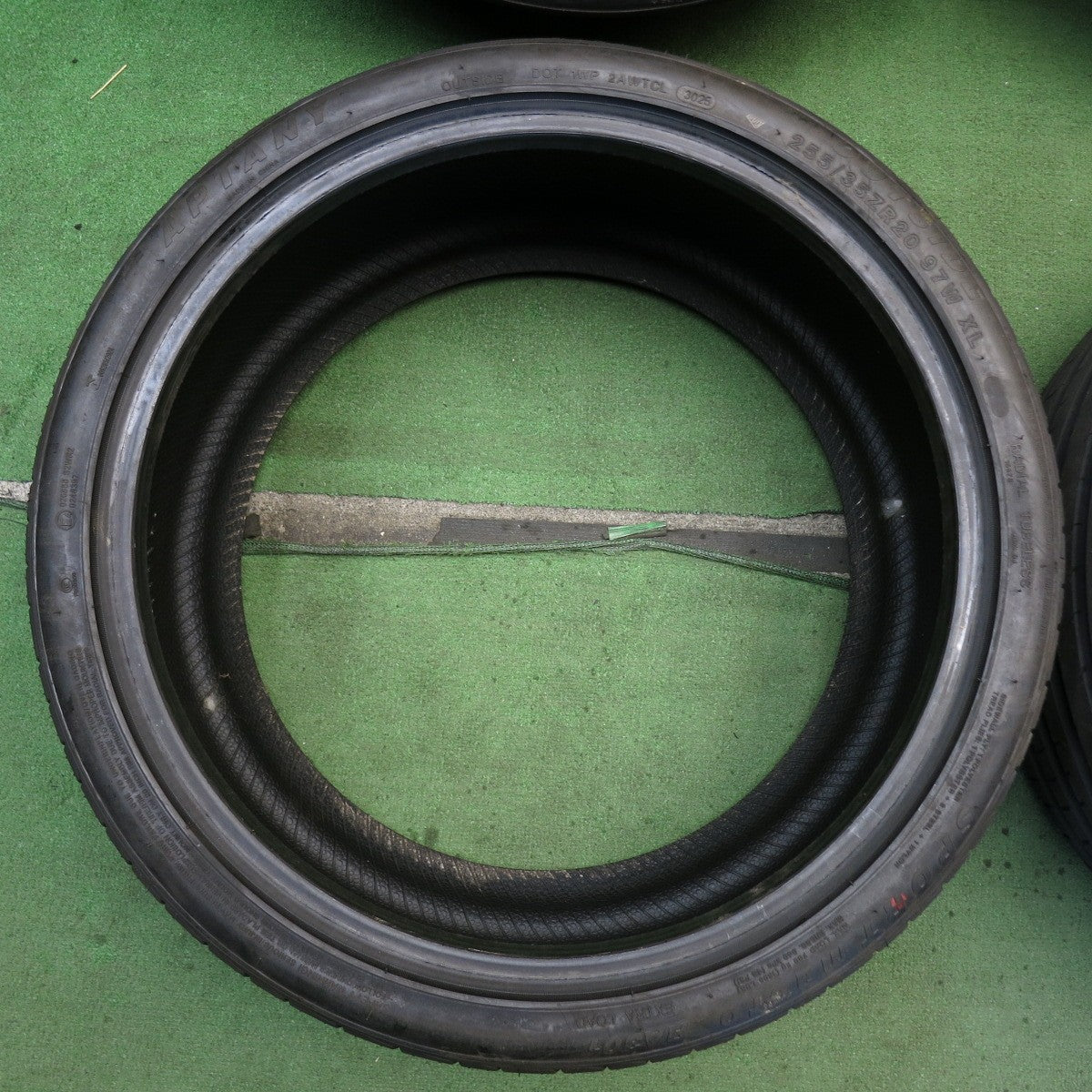 ほぼ未使用！25年◎255/35R20 アプタニー SPORT macro RA301 タイヤ 20インチ アウディ A5 A6 A7 ボルボ V90 S90 等◎6082602KKノタ