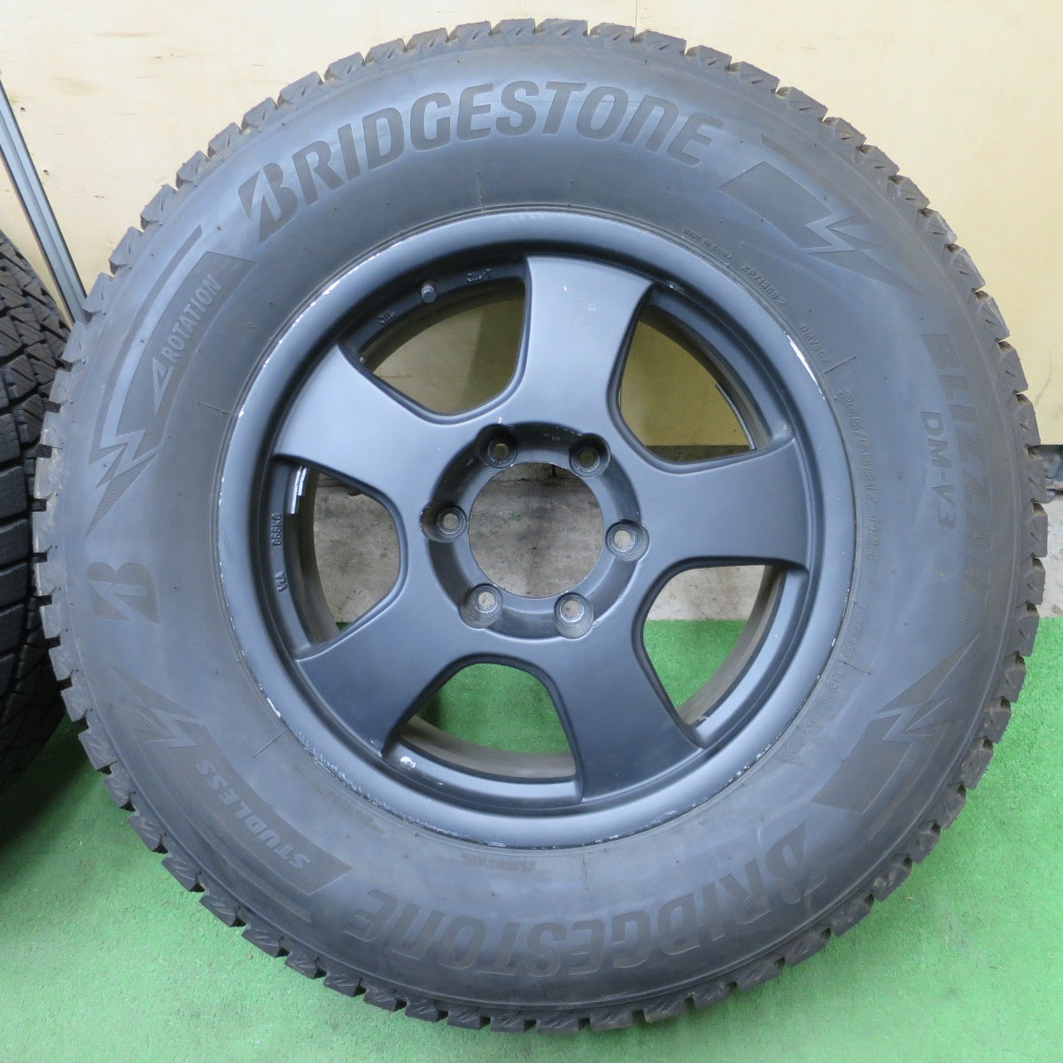 ほぼ未使用！25年★スタッドレス 265/65R17 ブリヂストン ブリザック DM-V3 社外 アルミ MA-952 17インチ PCD139.7/6H★6032402ナス