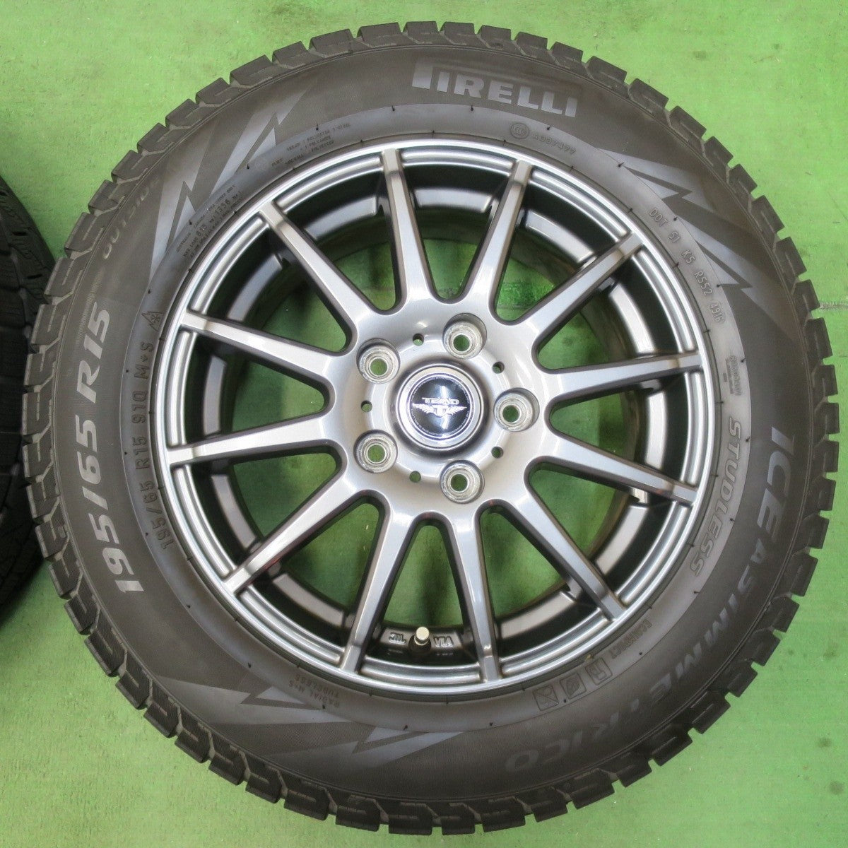 キレイ★スタッドレス 195/65R15 ピレリ アイスアシンメトリコ TEAD テッド 15インチ PCD114.3/5H★5022607イス