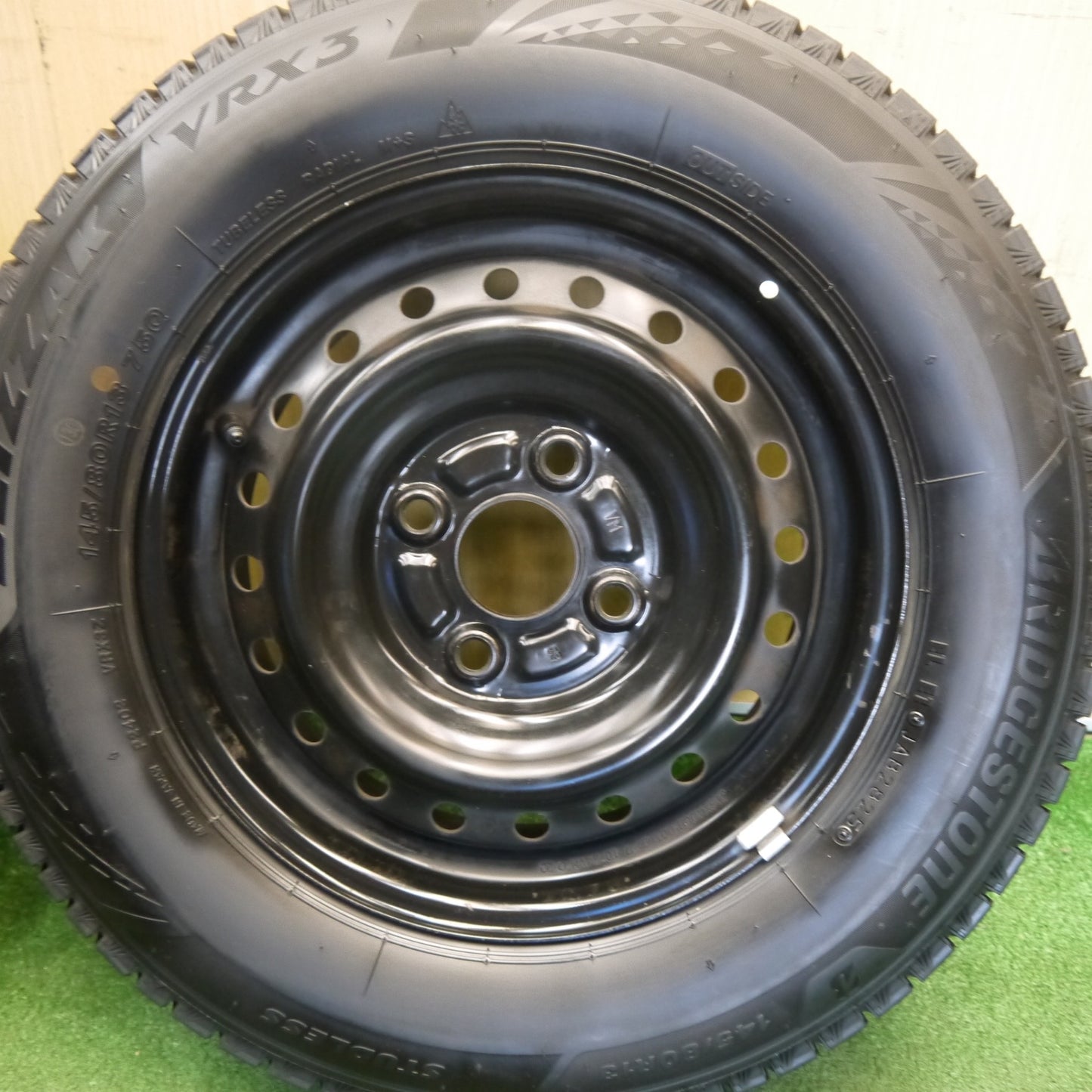 超バリ溝！25年！キレイ！ほぼ10分★スタッドレス 145/80R13 ブリヂストン ブリザック VRX3 スチール ホイール 13インチ PCD100/4H★6052606Hス