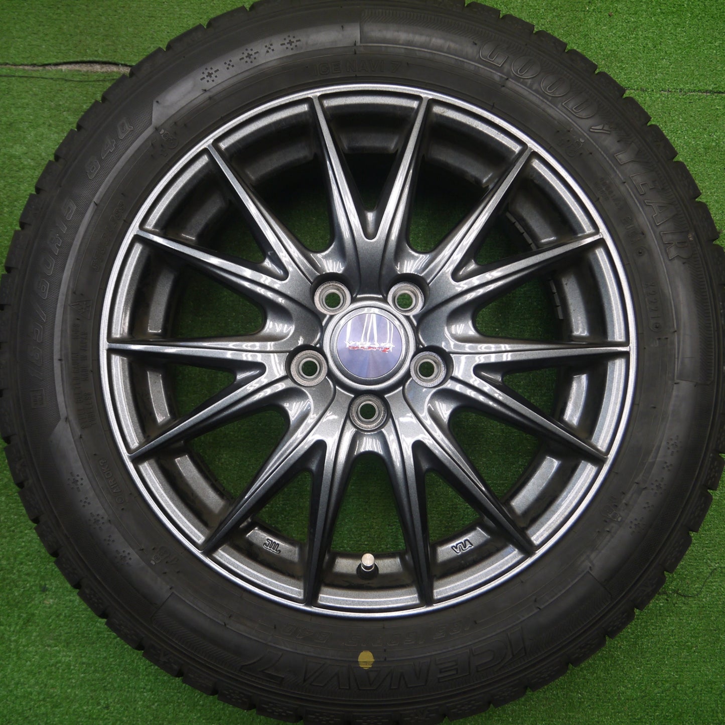 [送料無料] バリ溝！21年！キレイ！9.5分以上★シエンタ 等 185/60R15 スタッドレス グッドイヤー アイスナビ7 VELVA SPORTZ ヴェルヴァ 15インチ PCD100/5H★4120304Hス