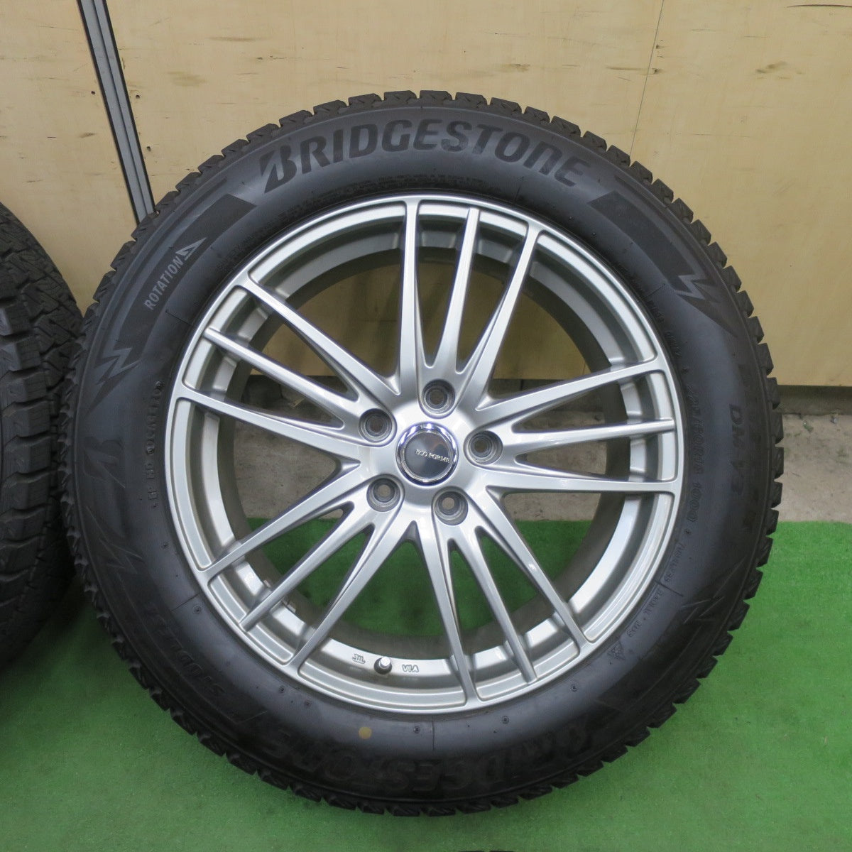 バリ溝！キレイ！9.5分★スタッドレス 225/60R18 ブリヂストン ブリザック DM-V3 ECO FORME SE-18 エコフォルム 18インチ PCD114.3/5H★6041403TTス