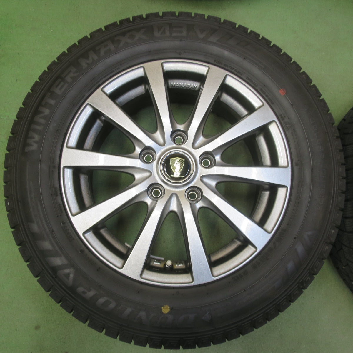 バリ溝！22年！キレイ！9.5分以上◎スタッドレス 195/65R15 ダンロップ ウインターマックス 03 MANARAY SPORT マナレイ スポーツ 15インチ PCD114.3/5H◎6082908イス