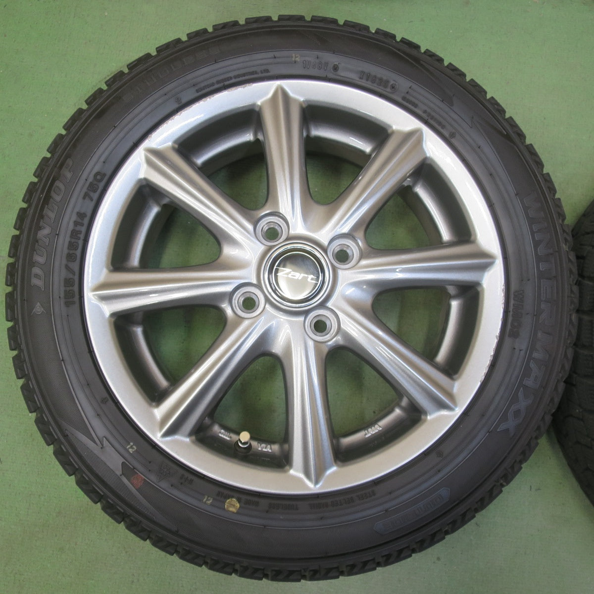バリ溝！25年！キレイ！9.5分以上◎スタッドレス 155/65R14 ダンロップ ウインターマックス WM02 Zart 社外 アルミ 14インチ PCD100/4H◎6092305イス