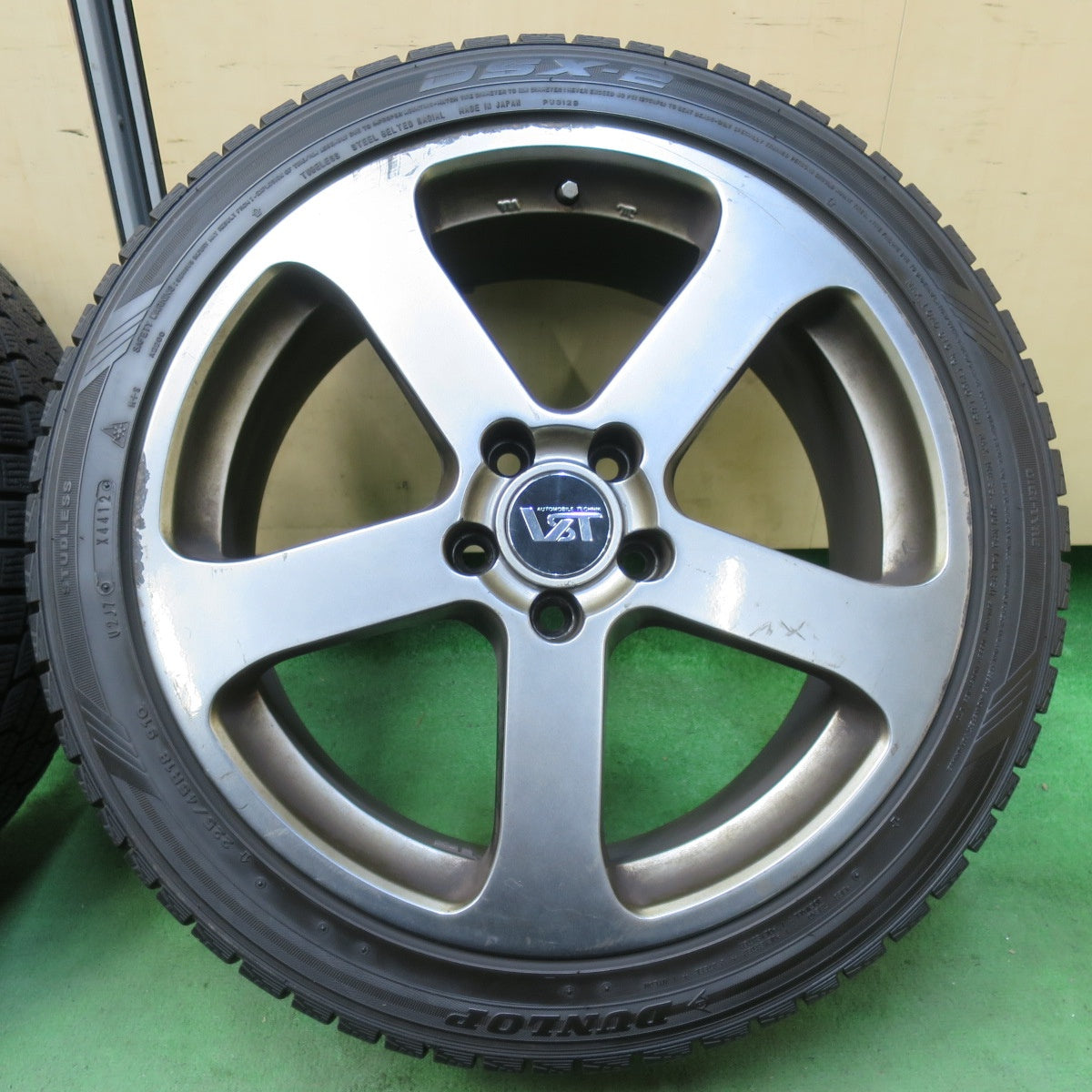 バリ溝！8.5分★ボルボ 等 VST RS 225/45R18 スタッドレス ダンロップ DSX-2 18インチ PCD108/5H★5040906イス