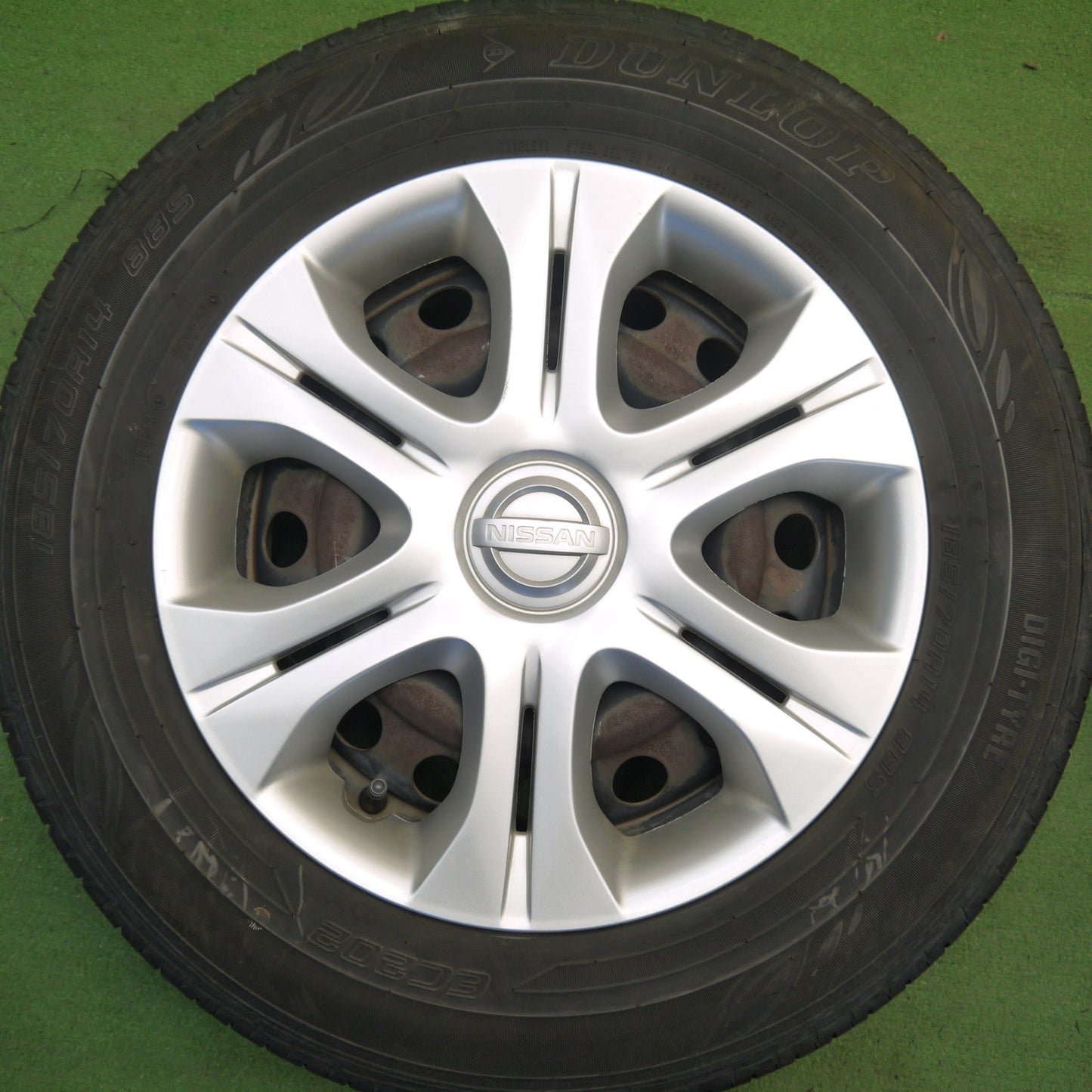バリ溝！23年！8.5分★日産  ノート 純正 スチール 185/70R14 ダンロップ EC202 14インチ PCD100/4H★6041507Hノ