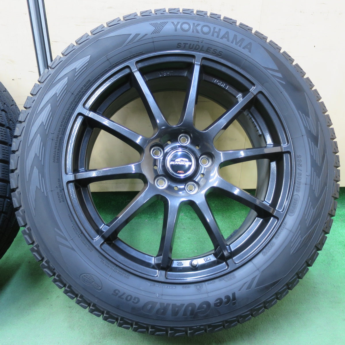 バリ溝！キレイ！9.5分★スタッドレス 235/60R18 ヨコハマ アイスガード G075 SCHNEIDER シュナイダー 18インチ PCD114.3/5H★5120908イス