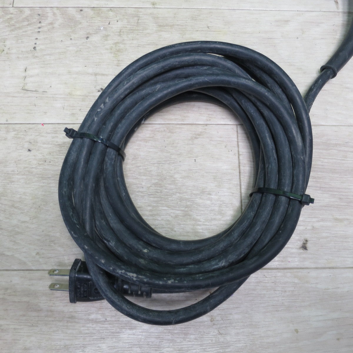 [送料無料] ☆マキタ 26mm ハンマ ドリル 100V HR2601F ケース付き ハンマードリル 穴あけ 穿孔 電動 工具☆